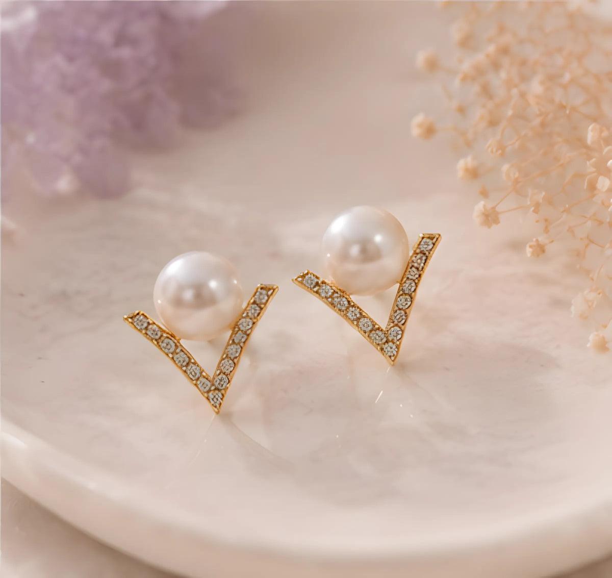 锋芒V型珍珠耳钉 | Pearl Studs