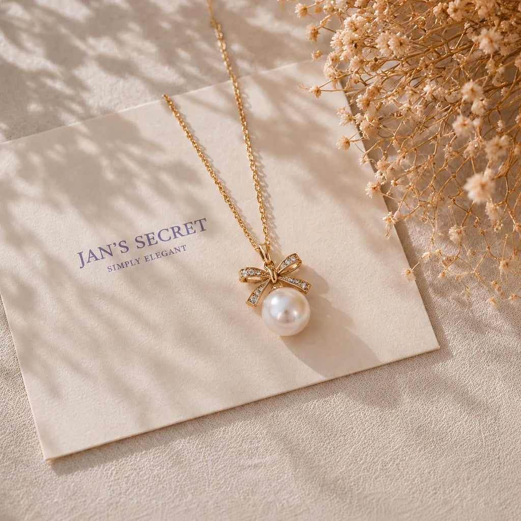 蝴蝶结吊坠 | Pearl Pendant