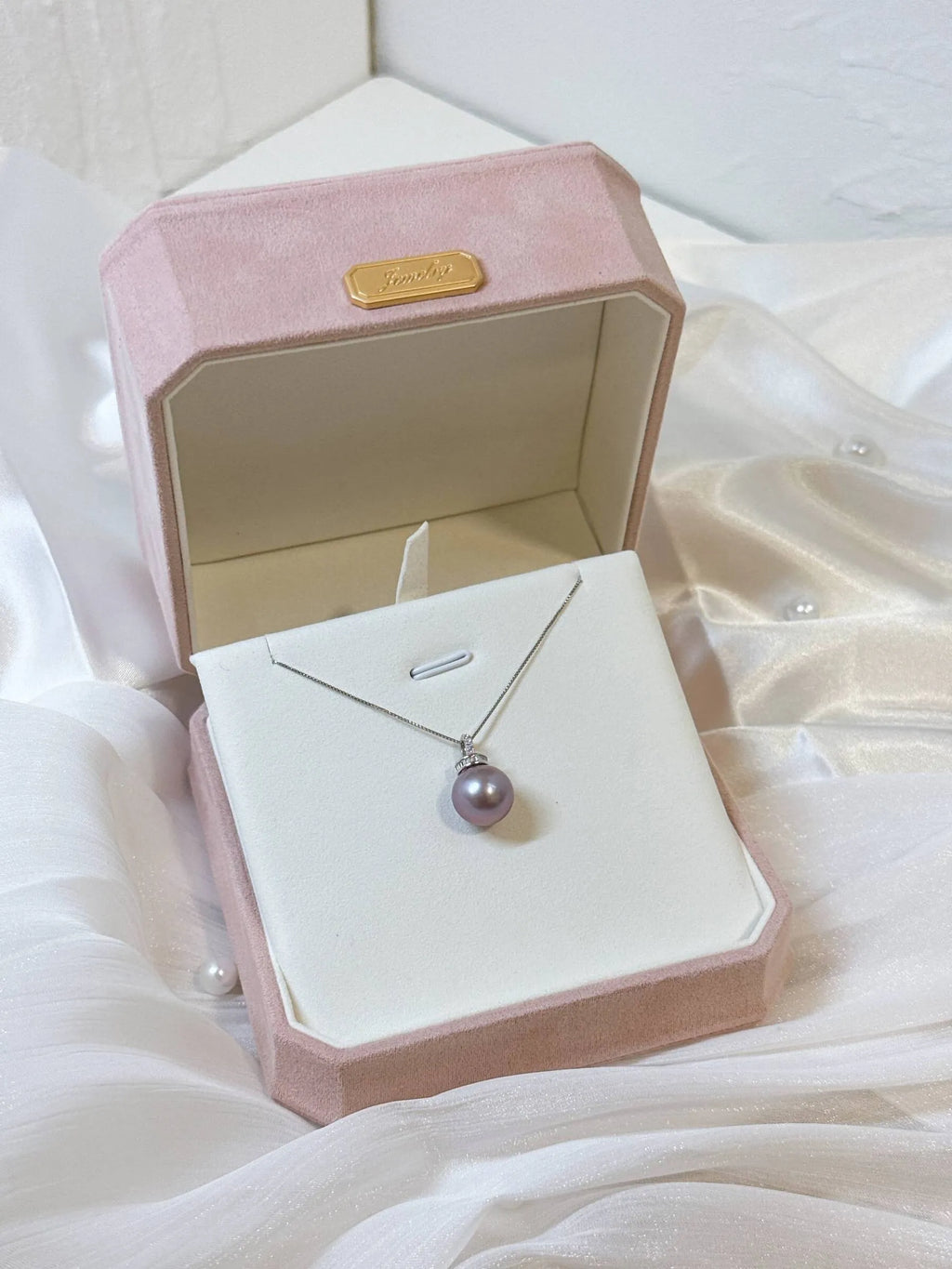 圣诞球吊坠 | Signature Pearl Pendant