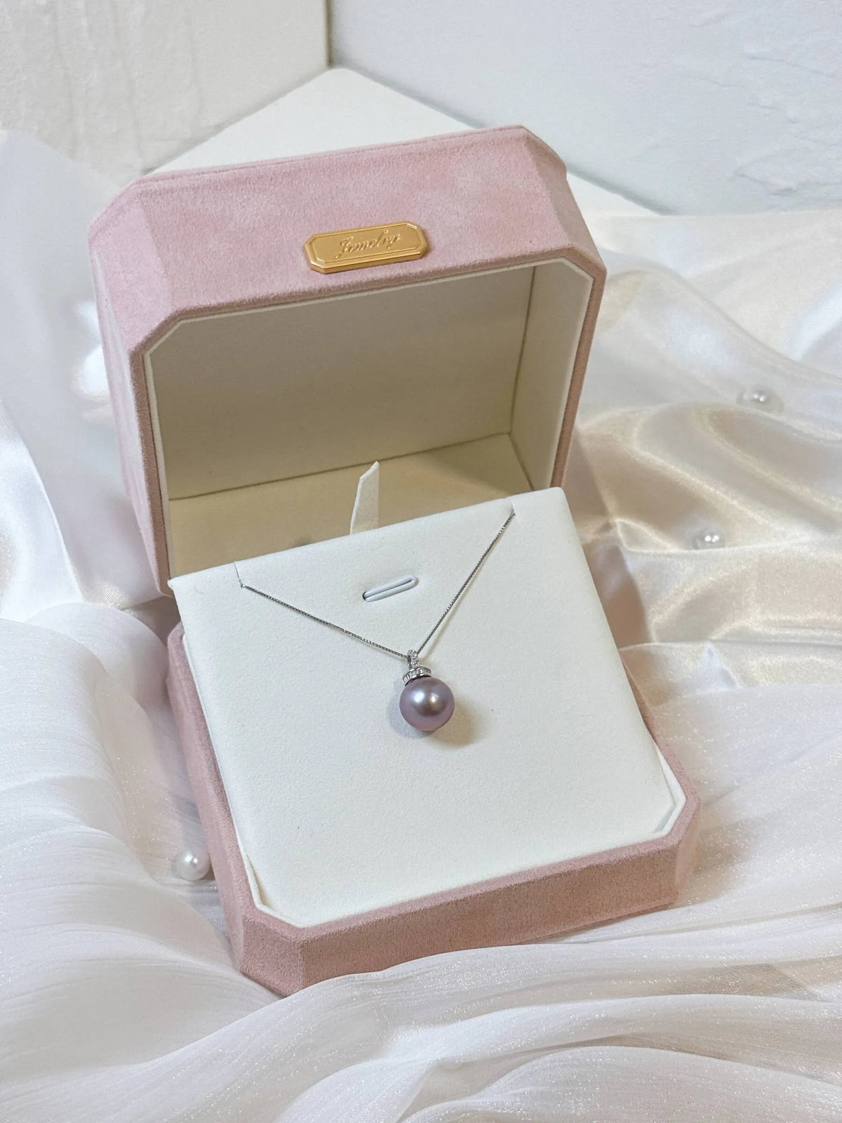 圣诞球吊坠 | Signature Pearl Pendant