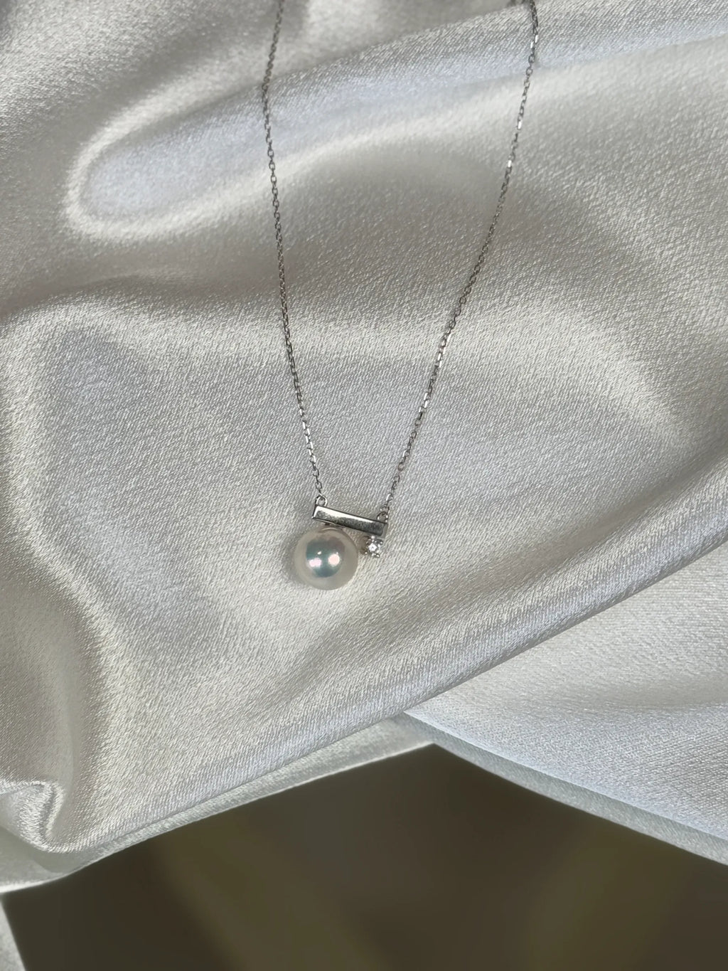 平衡木吊坠 | Signature Pearl Pendant