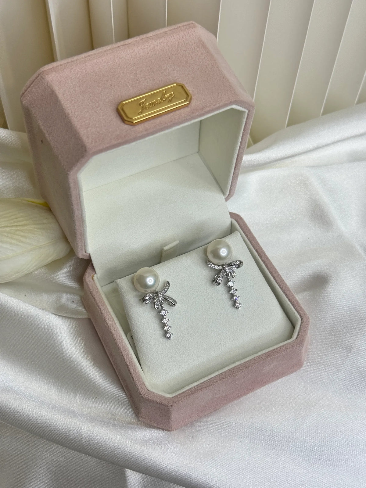 灵动丝带｜Ribbon Pearl Studs 9-10mm（香港大证）