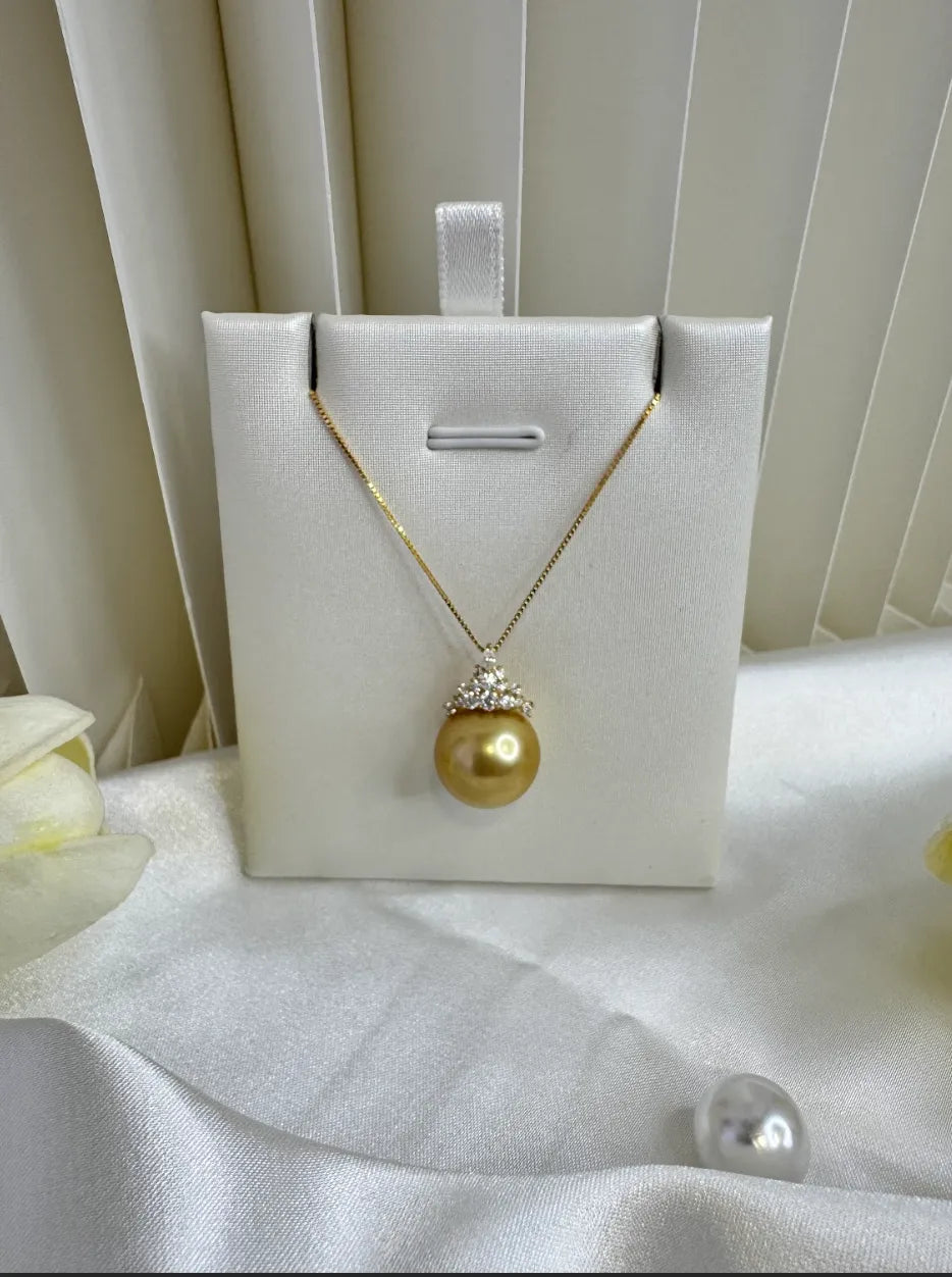 金珠冰雪女王 | Signature Pearl Pendant